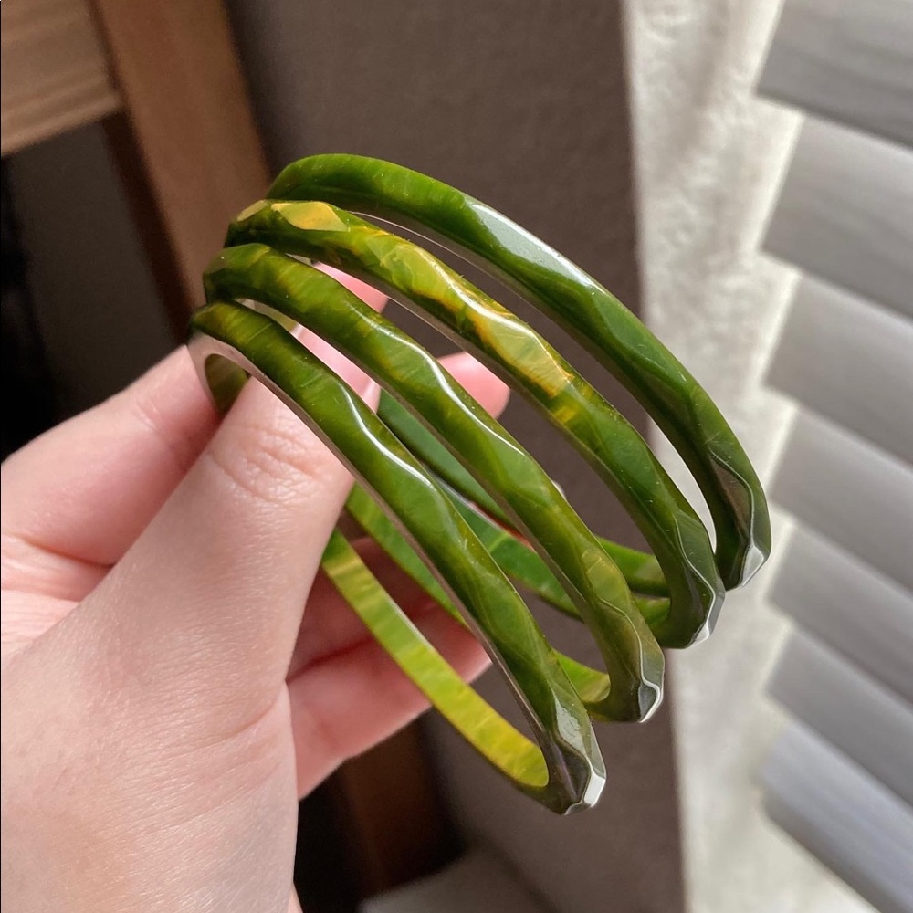Set of 4 faceted carved marbled green bakelite spacer bracelets